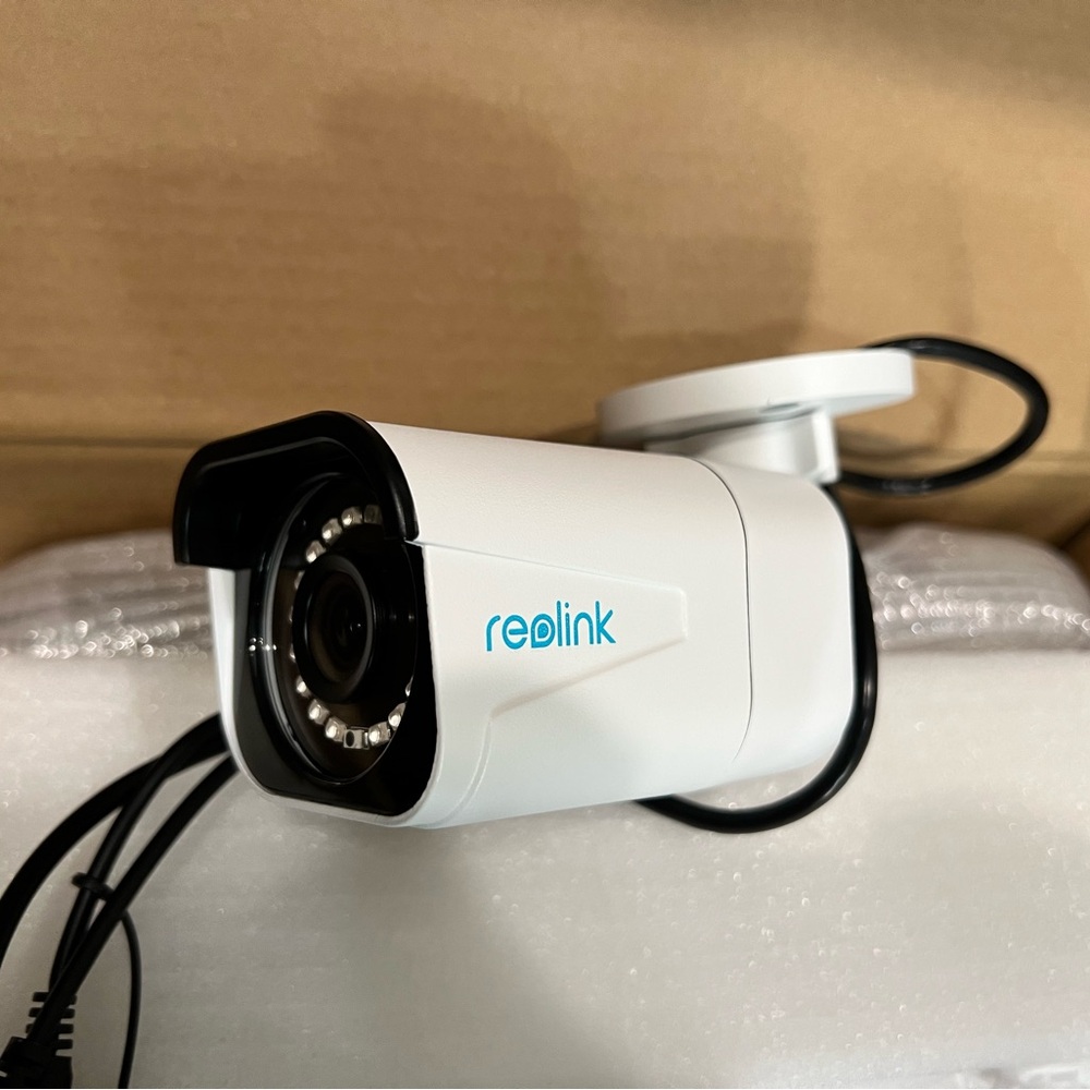 B800: 4K Ultra HD PoE cameras BRAND NEW IN BOX